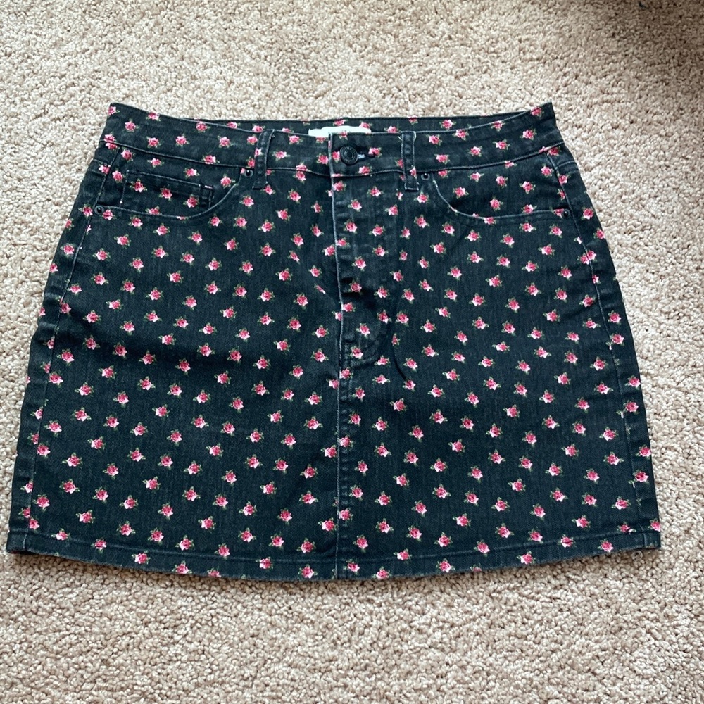 Forever 21 Black Jean Mini Skirt with Rose Floral Print Size Large
